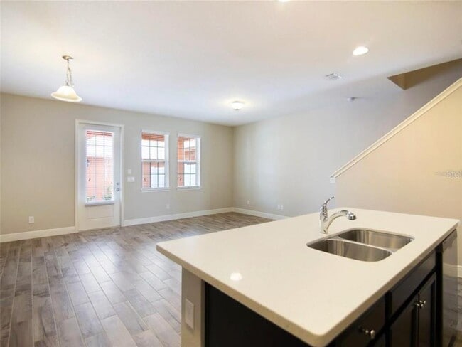 Building Photo - 15470 Honeybell Dr