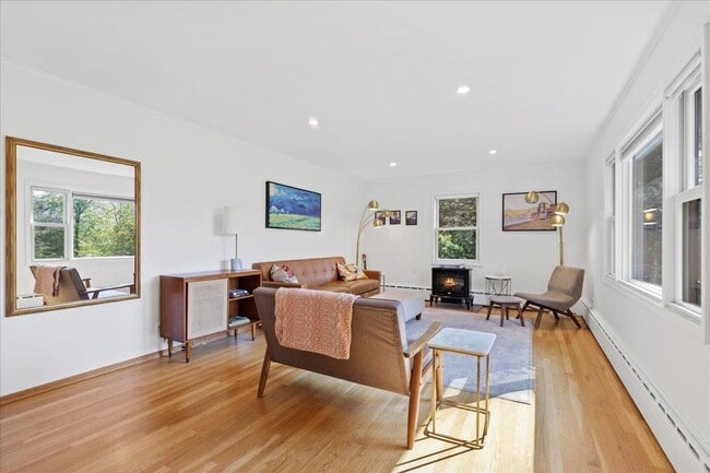 Building Photo - 275 Hillvale Rd