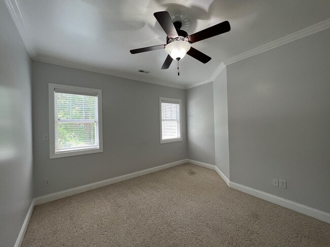 Building Photo - Gorgeous 3 Bed 2.5 Bath Home in Fayetteville