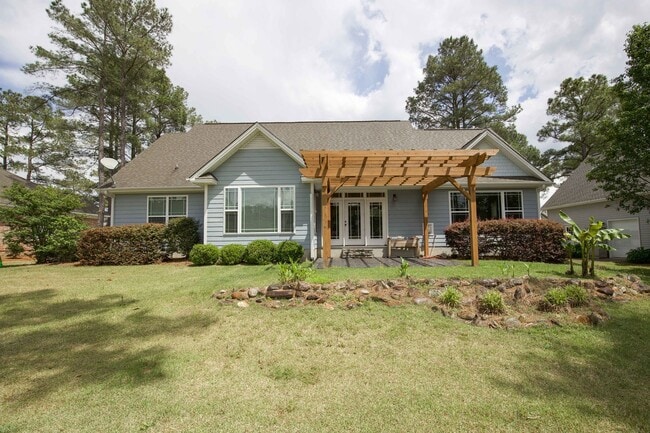 Building Photo - Woodlake Home