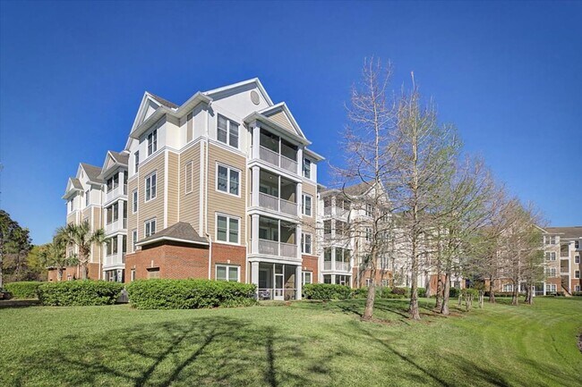 Building Photo - Peaceful Pond Views + Open Layout | 2BR + Office in Prime Location