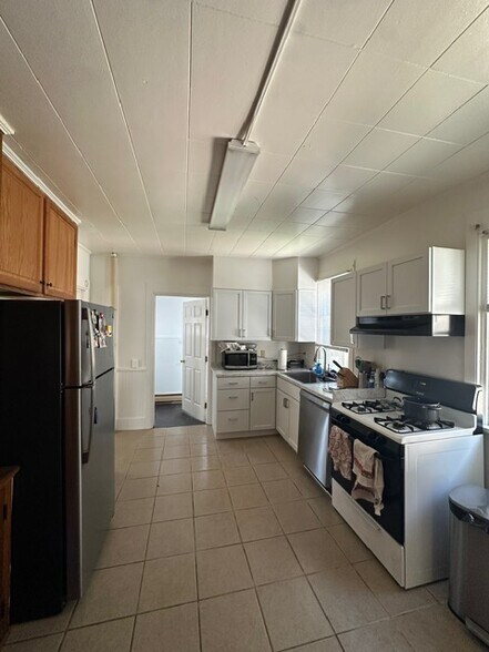 Building Photo - 105-1 Bool St