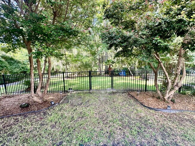 Building Photo - Charming Two Bedroom Home in Pinecrest!