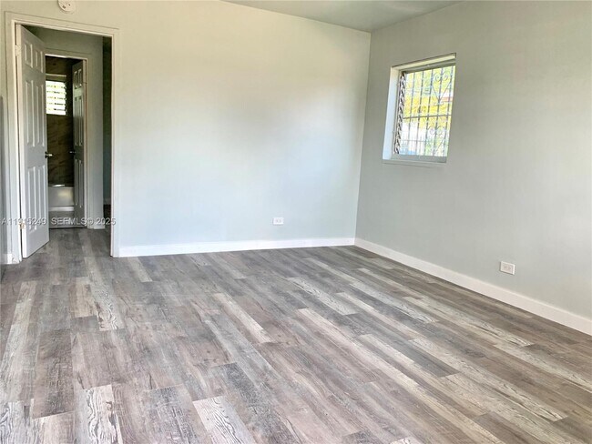 Building Photo - 2901 NW 18th St