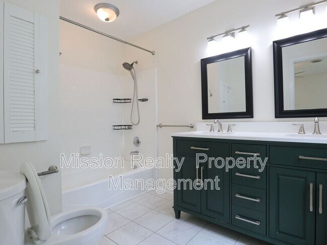 Building Photo - 4600 Cedar Cliff Rd