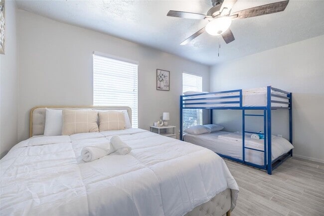 Building Photo - 9907 Towne Tower Ln