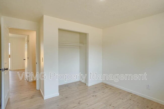 Building Photo - 10412 NE 71st St