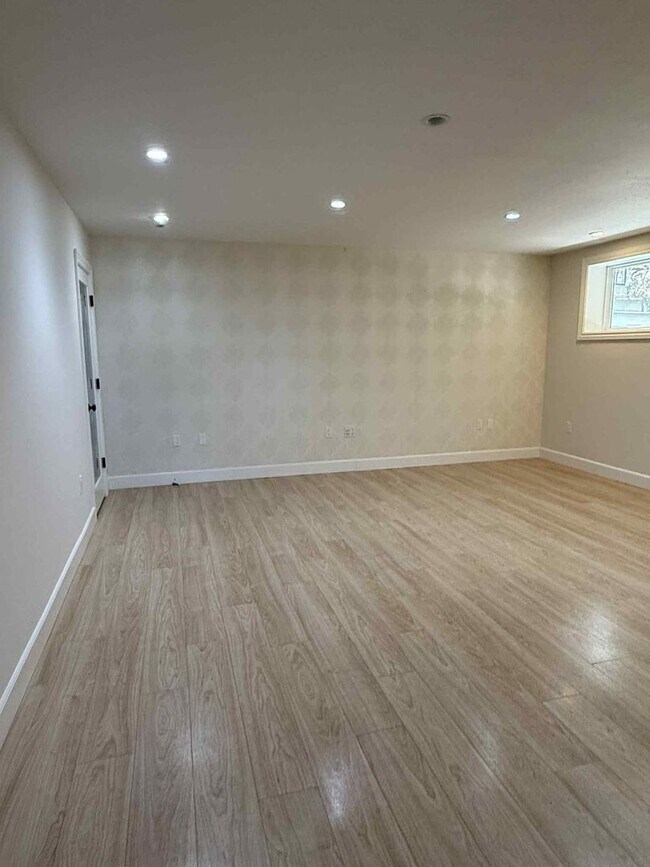 Building Photo - Redwood City Hillside Retreat – 4BR, 3BA w...