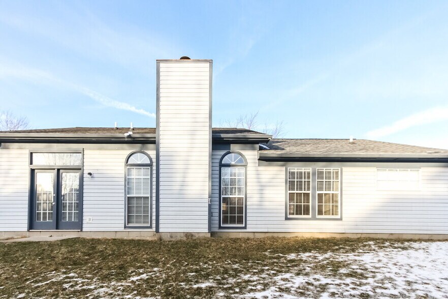 Building Photo - 5537 Vicksburg Dr