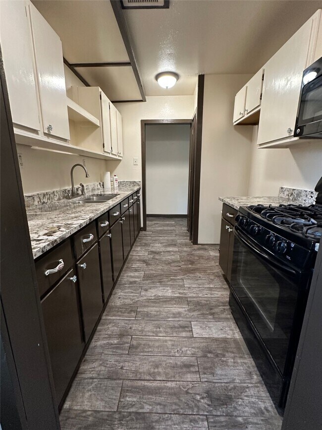 Building Photo - 22450 Oakley Rd