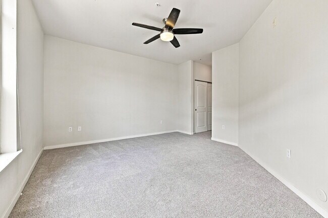 Building Photo - $2,195.95 - 2 bed, 2 bath Spacious Condo in Broomfield with AC and In Unit Laundry!