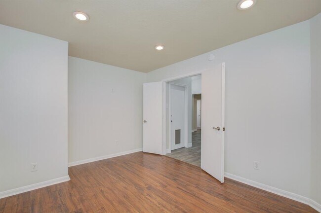 Building Photo - 10327 Ponderosa Pine St
