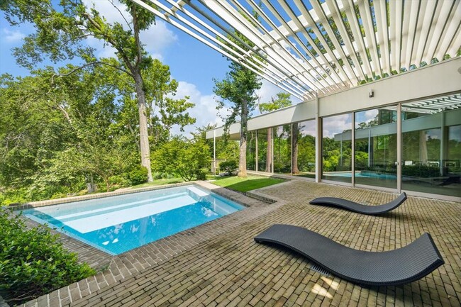 Building Photo - 9 Pinehill Ln