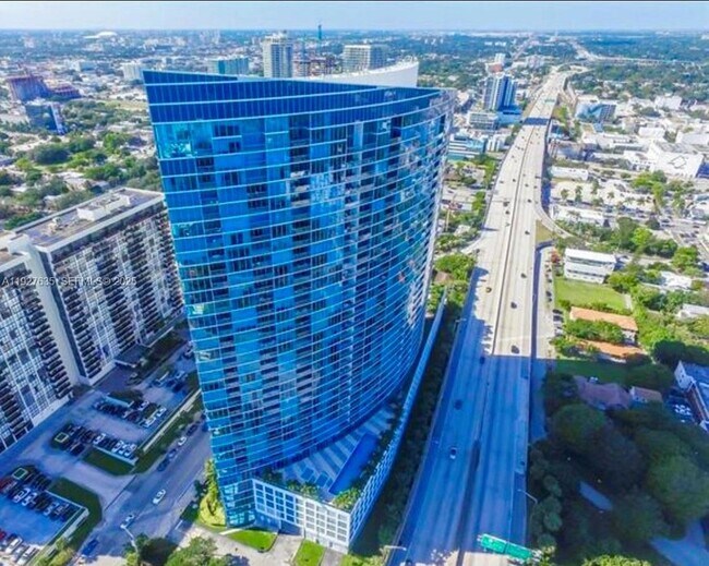 Building Photo - 601 NE 36th St