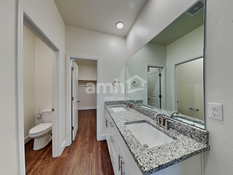 Building Photo - 94 E Sicily Dr