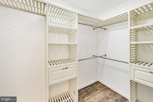Building Photo - 13117 Wonderland Way