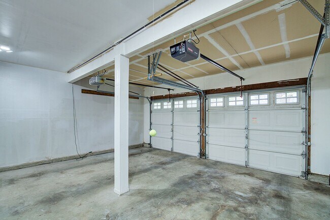 Building Photo - 3Bd/2.5Ba Everett Home