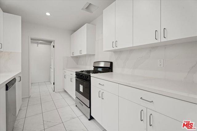 Building Photo - 205 S Reeves Dr