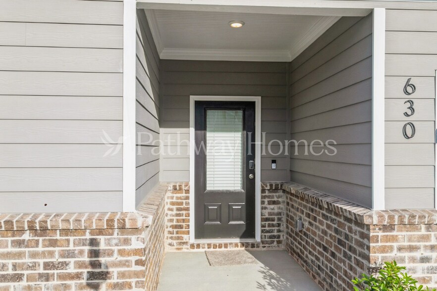 Building Photo - 630 Mackenzie Cv