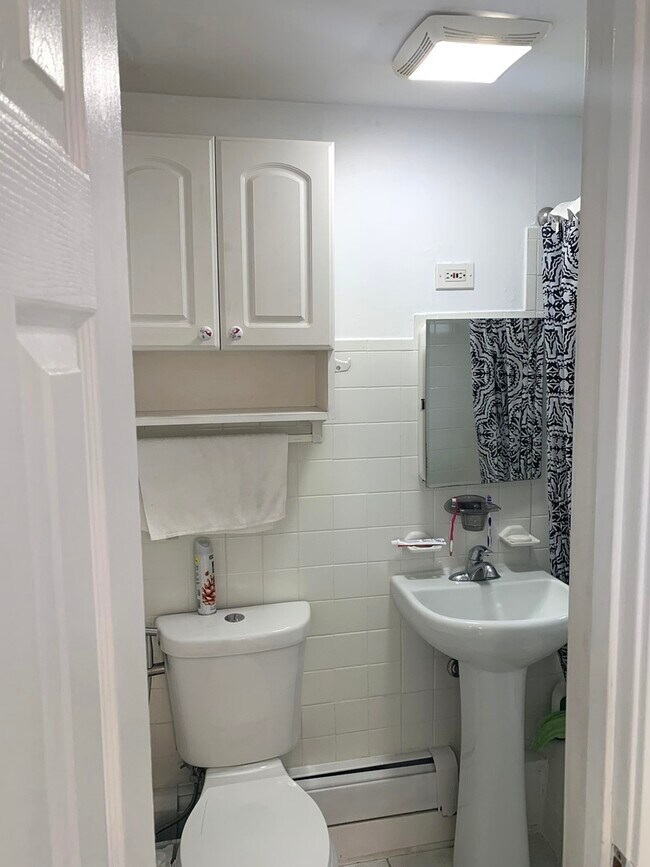 Building Photo - 2208 N Lorel Ave