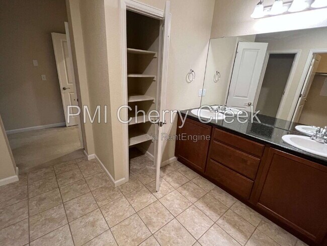 Building Photo - 8159 S Akron Ct