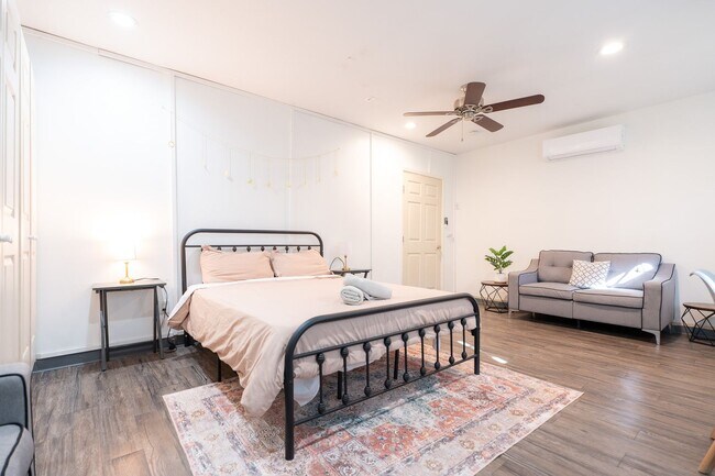 Building Photo - Cozy Zen Retreat Home with 4BD+3BA  Share ...