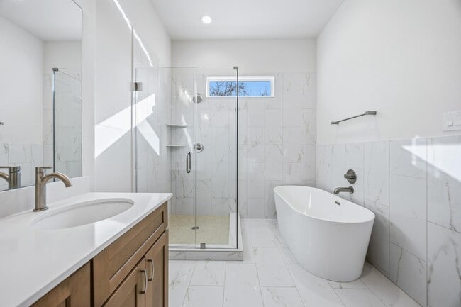 Building Photo - 6108 De Campo St