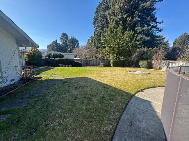 Building Photo - VAILABLE NOW! G O R G E O U S Single Story 3 Bed 2 Bath with Pool