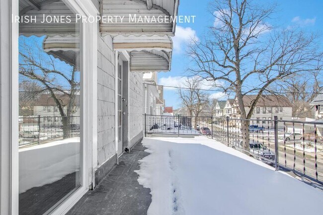 Building Photo - 35 Weyand Ave
