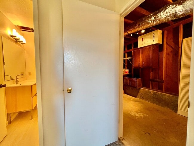 Building Photo - Spacious 4-Bed, 3-Bath Single-Family Home ...