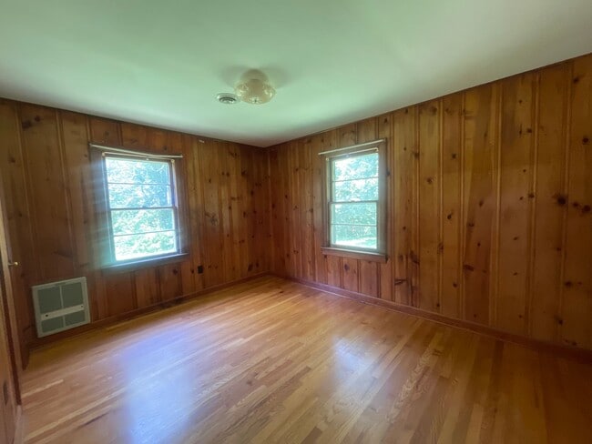 Building Photo - 2 Bedroom / 1 Bath Brick Home Jonesborough...