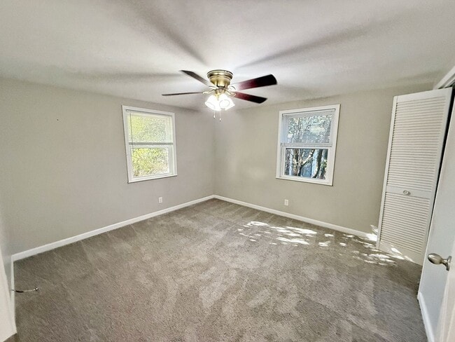 Building Photo - 2/1 Downtown Marianna Apartment