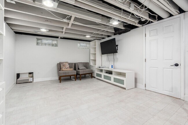 Building Photo - 51 E Schreyer Pl