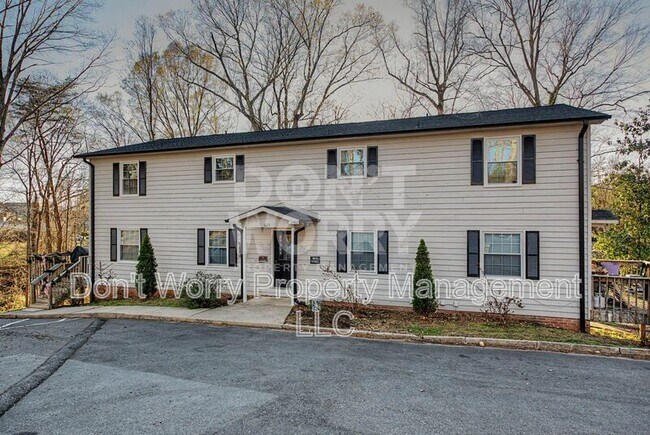 Building Photo - 615 Dumaine St