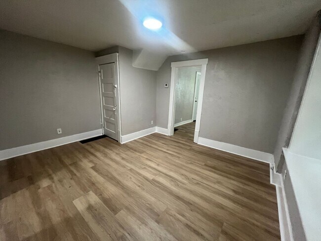 Building Photo - 1141 McKinley Ave