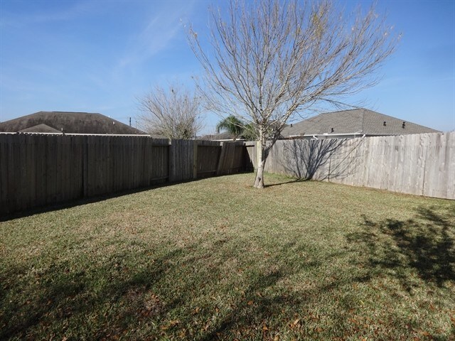 Building Photo - 9116 Dolphin Cir