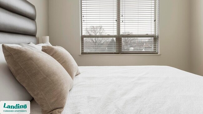 Building Photo - 5800 Highlands Plaza Dr