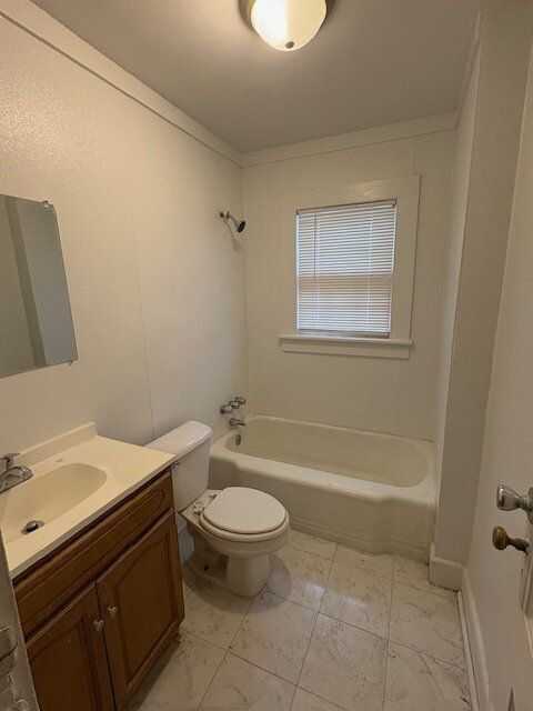 Building Photo - 412A Davis St
