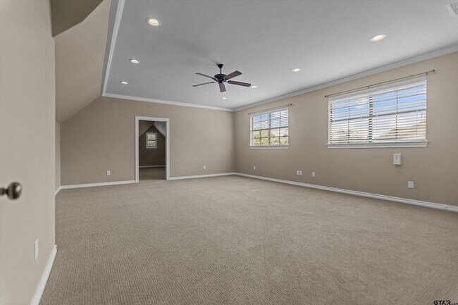 Building Photo - 2312 Pinehurst St