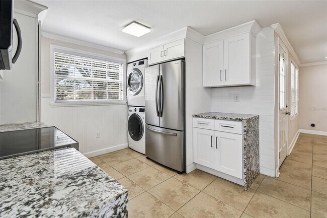 Building Photo - 6817 N Sterling Ave