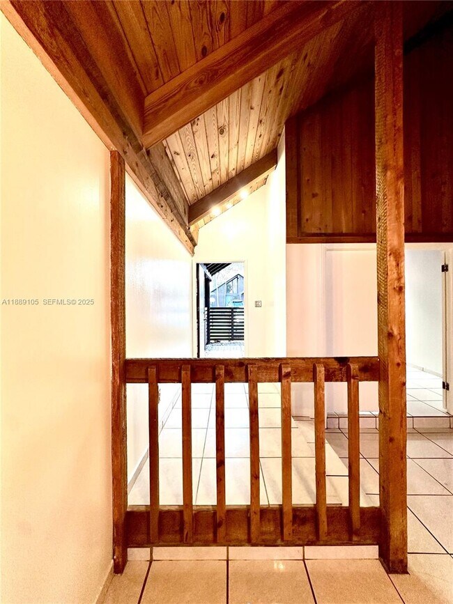 Building Photo - 497 N University Dr