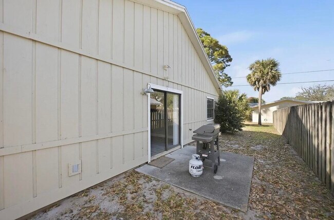 Building Photo - 2890 1st Pl