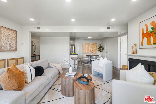 Building Photo - 14850 Hesby St