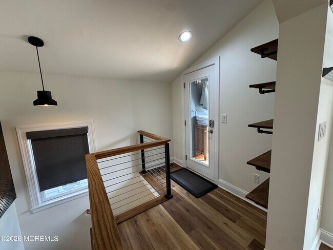 Building Photo - 307 7th Ave