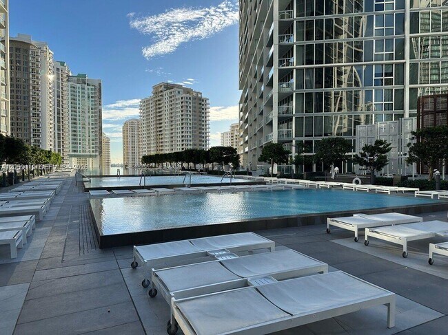 Building Photo - 485 Brickell Ave