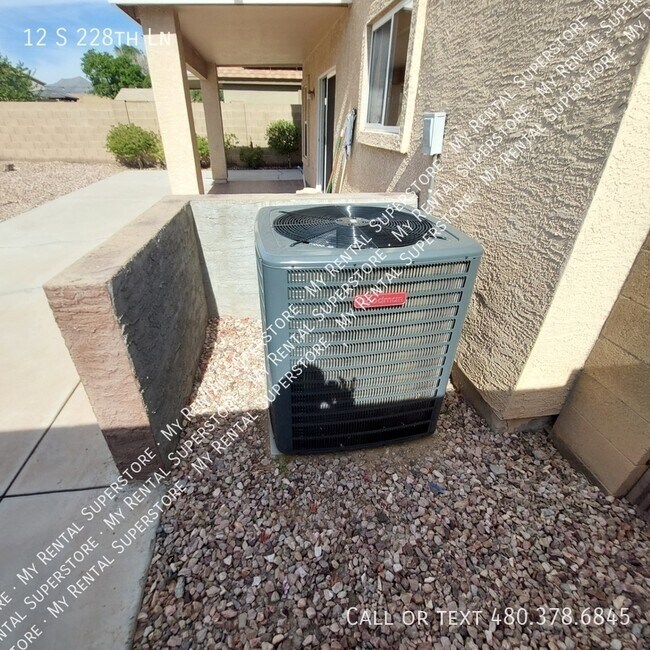 Building Photo - 12 S 228th Ln