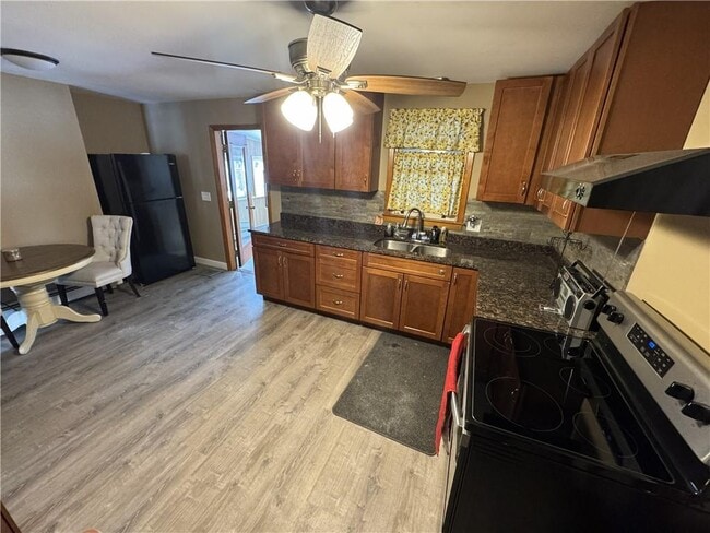 Building Photo - 22 Overhill Rd