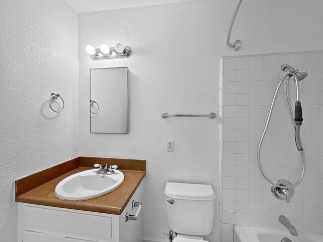 Building Photo - Updated 3B/2BA House in North Park w/ Cove...