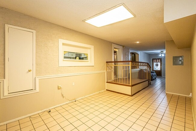 Building Photo - 2006 Piedra China St