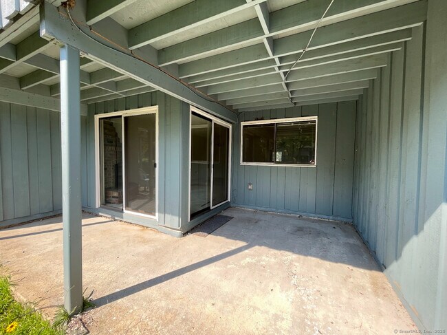 Building Photo - 1187 Stratfield Rd
